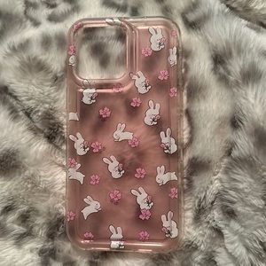 I’m selling an iPhone 14 pro max case with rabbits on it and it’s a clear case.
